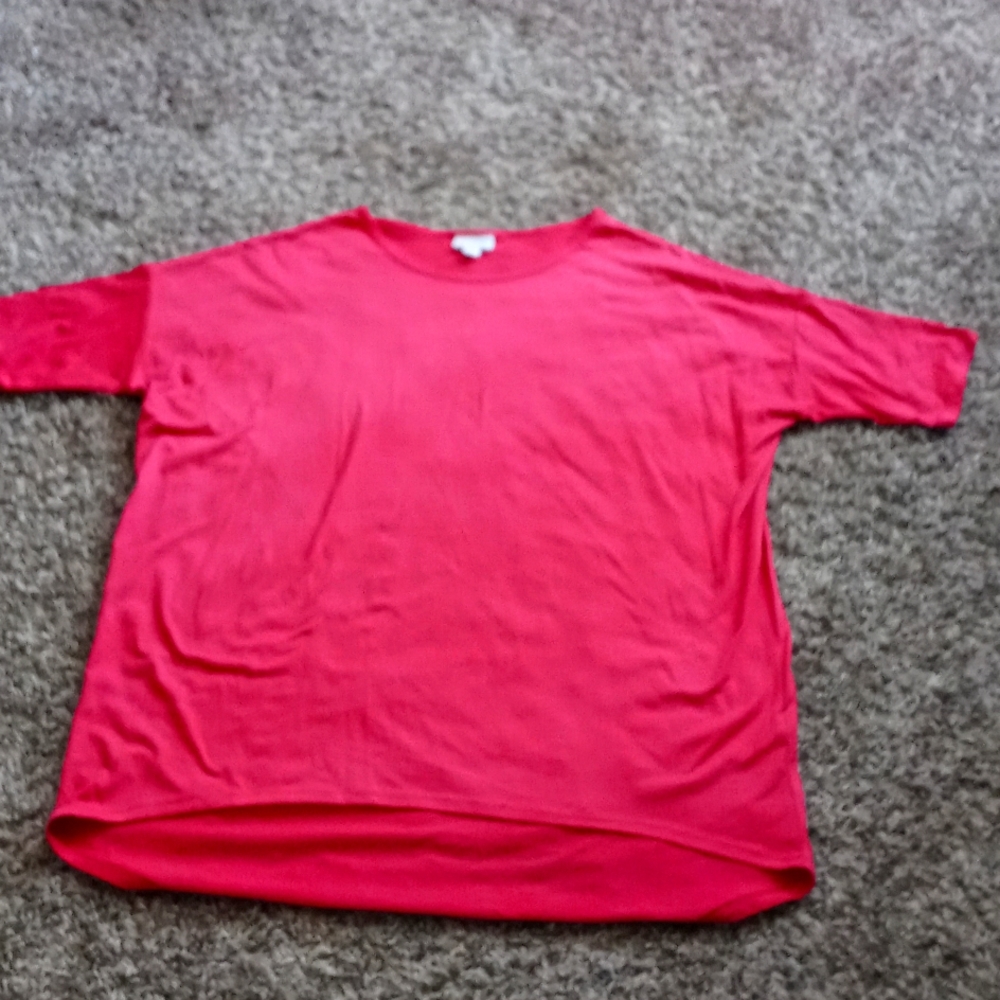 3/15$ lularoe t-shirt